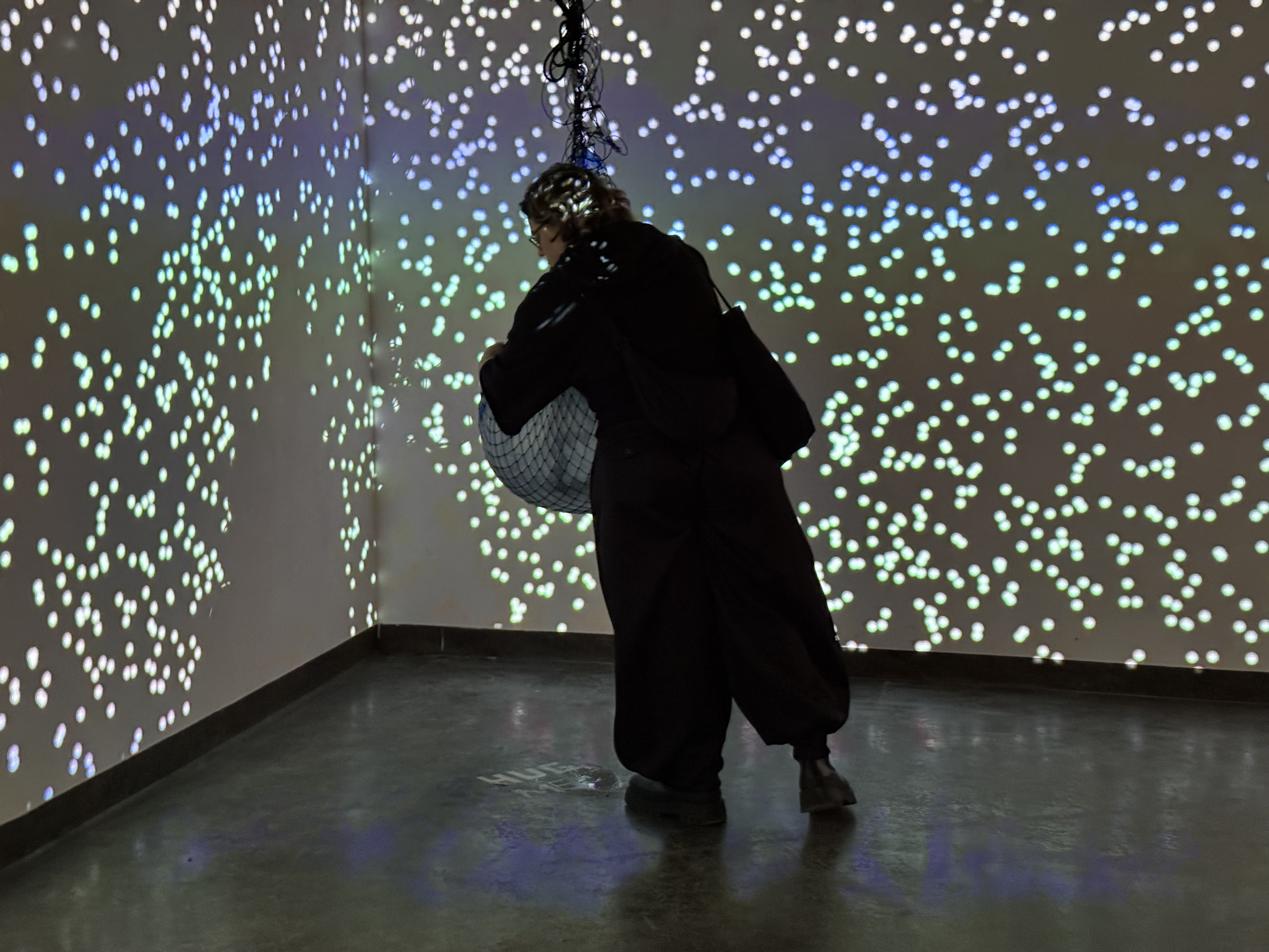 visitor hugging dancing in aquatic vibrations